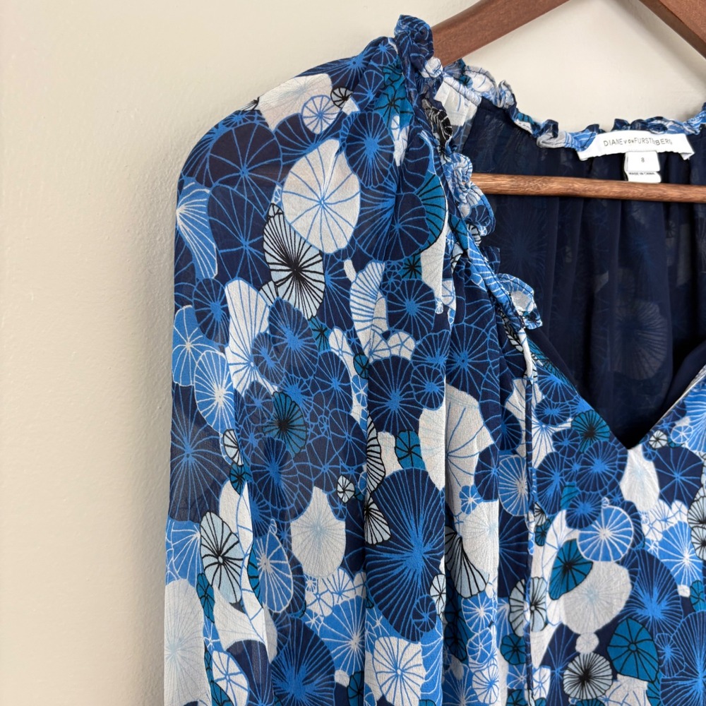 Diane von Furstenberg Silk Wynn Blouse Women 8 Blue Light Coastal Floral Chiffon - Picture 5 of 15